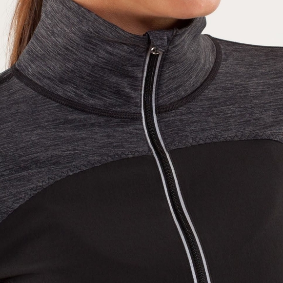 ⬇️🆕️ Lululemon • Pullover top with quarter zip, black & gray, size small - Picture 3 of 6